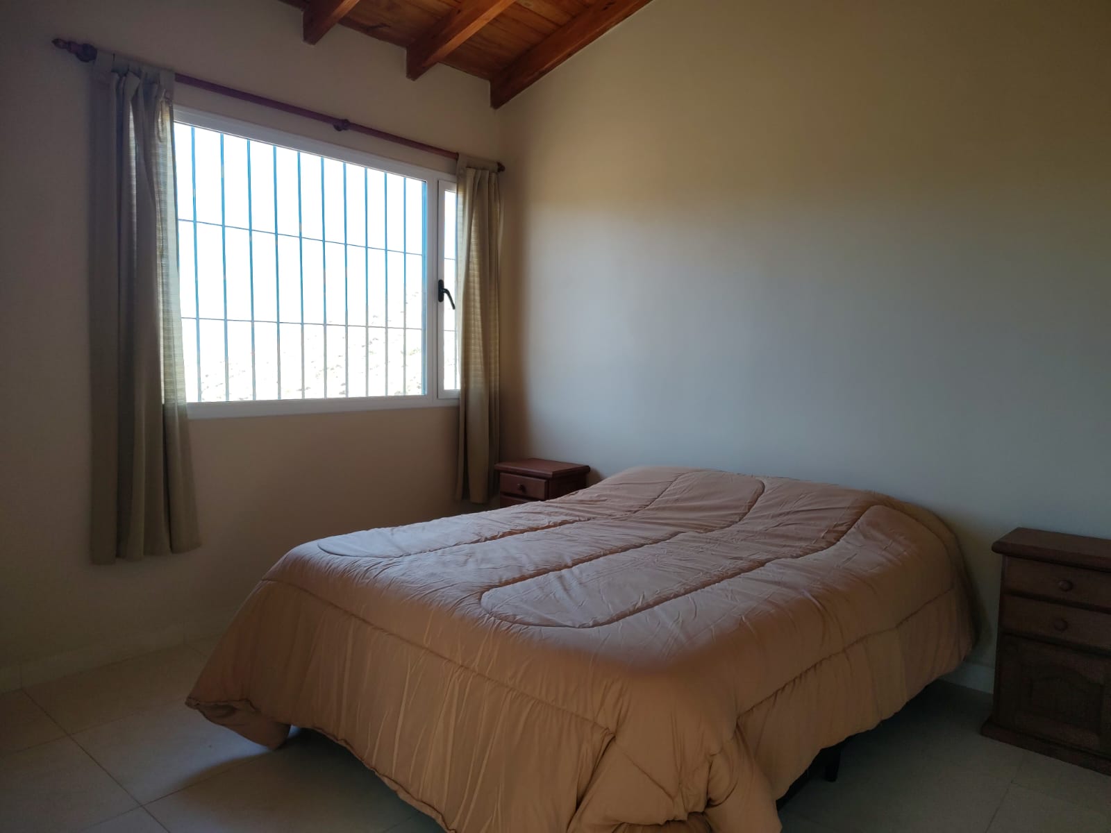 Dormitorio preparado en la segunda casa de alojamiento